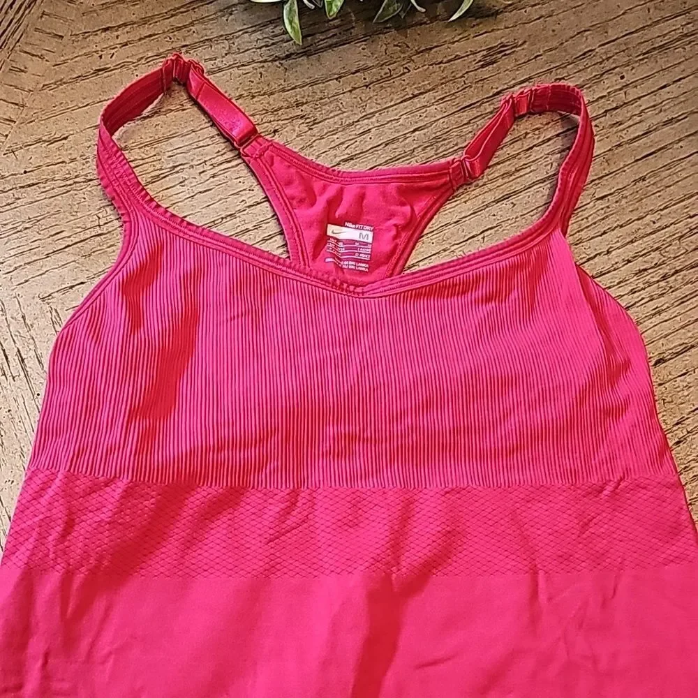 Nike fit dry tank top size M
